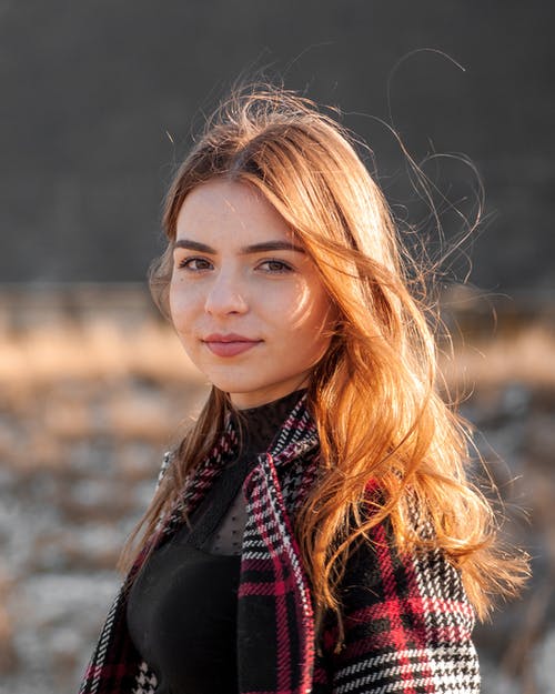 有关垂直拍摄, 女人, 微笑的免费素材图片