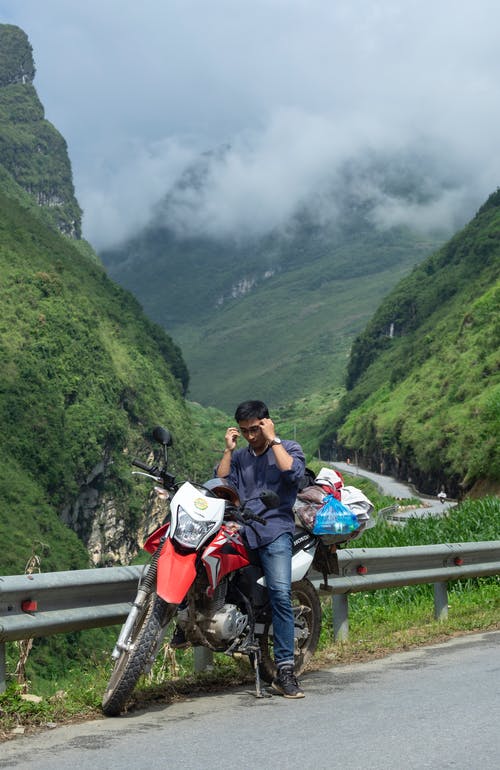 有关人, 垂直拍摄, 摩托车的免费素材图片