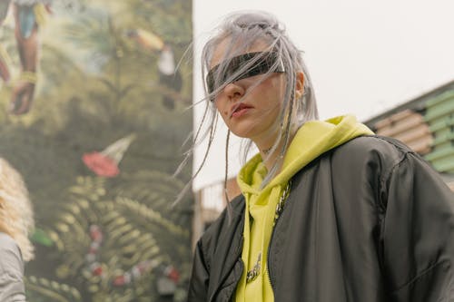 有关冷, 墨鏡, 夾克的免费素材图片