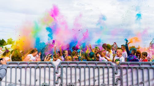 有关人群, 向上丢, 彩色粉末的免费素材图片