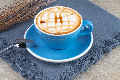 有关乾燥花, 咖啡, 小碟子的免费素材图片