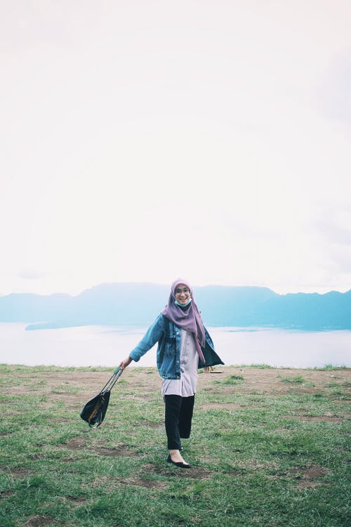 有关垂直拍摄, 女人, 微笑的免费素材图片