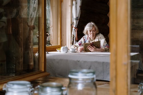 有关乡间别墅, 人, 俄罗斯村庄的免费素材图片