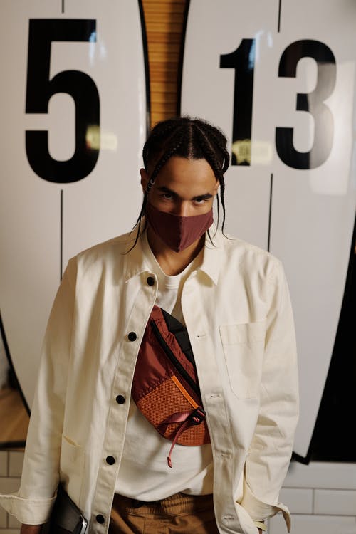 白色外套，戴着黑色太阳镜的女人 · 免费素材图片