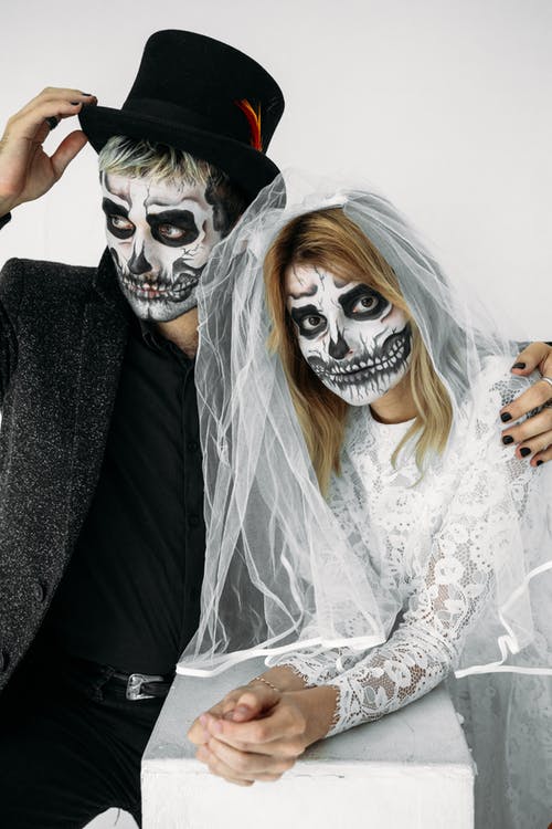 男人和女人穿着骷髅面漆 · 免费素材图片