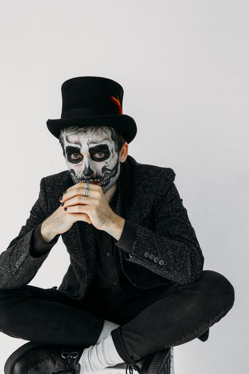 黑色西装与可怕的面漆的男人 · 免费素材图片