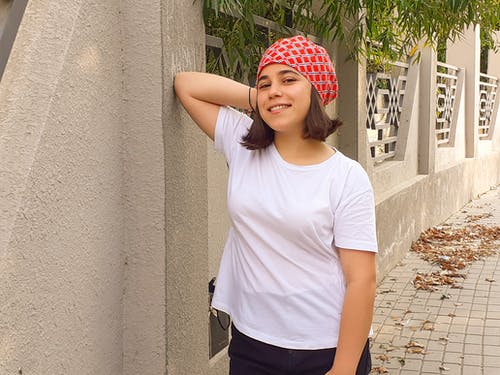 有关印花大手帕, 女人, 微笑的免费素材图片