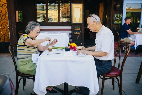 老夫妻约会 · 免费素材图片