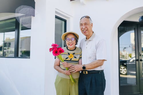 一对幸福的老年夫妇的肖像 · 免费素材图片