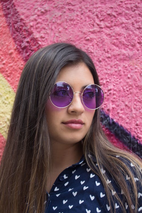 有关垂直拍摄, 墨镜, 女人的免费素材图片