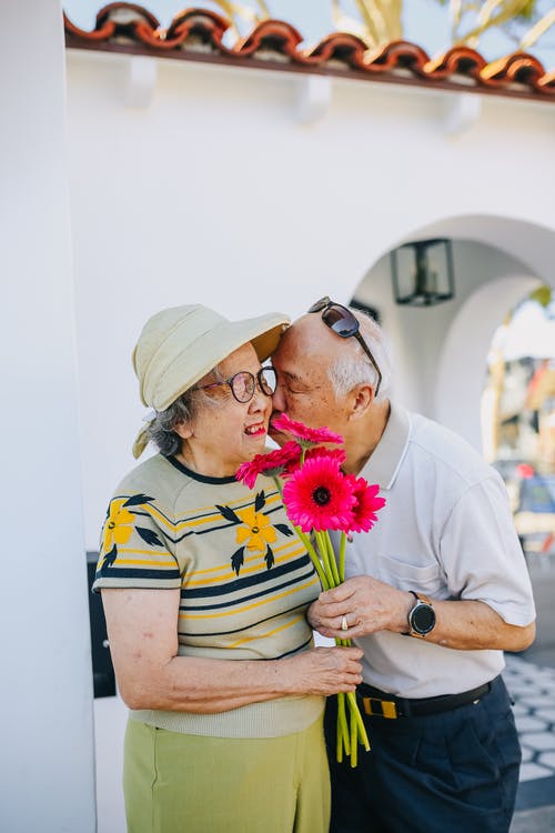 浪漫的老年夫妇的肖像 · 免费素材图片