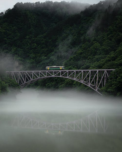 在山谷河铁路大桥 · 免费素材图片