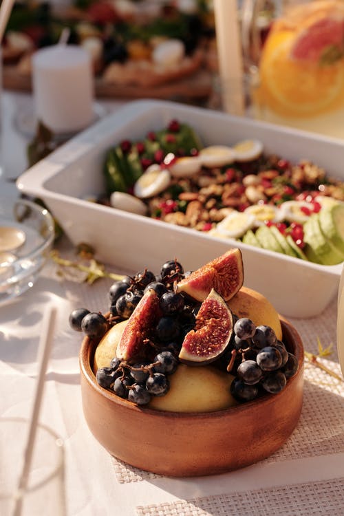 节日tablegr上的美味水果甜点 · 免费素材图片