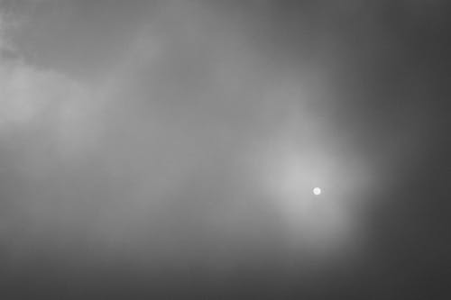 有关太阳, 月亮, 灰云的免费素材图片