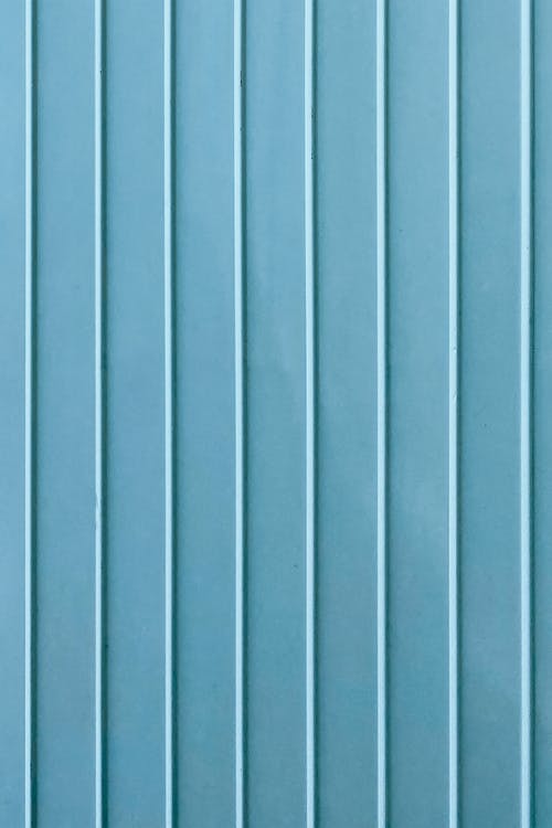 蓝墙上的垂直线 · 免费素材图片