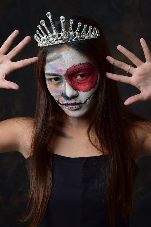 有关垂直拍摄, 女人, 手的免费素材图片