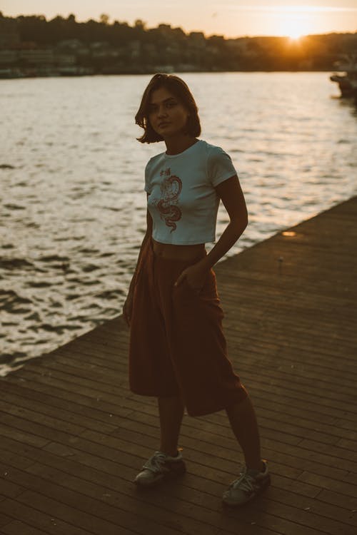 有关中空裝, 垂直拍摄, 女人的免费素材图片