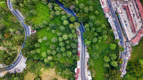 有关住宅, 停车场, 公路的免费素材图片