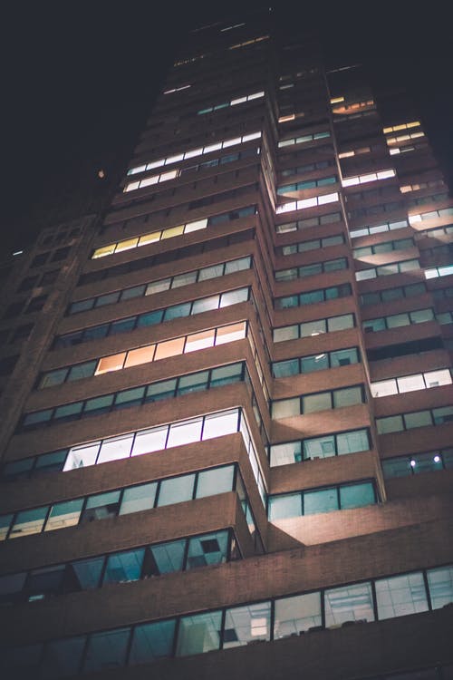 有关低角度拍摄, 在晚上, 垂直拍摄的免费素材图片