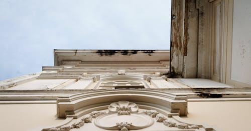 有关不动产, 从下面, 低角度的免费素材图片