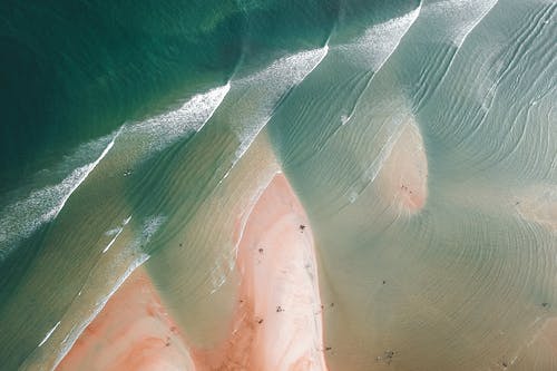海海岸附近的长浪 · 免费素材图片