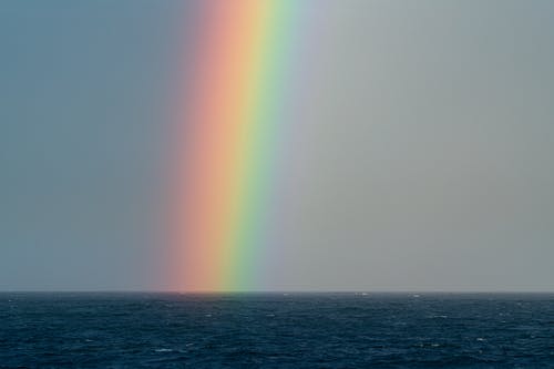 荡漾着大海的明亮彩虹 · 免费素材图片