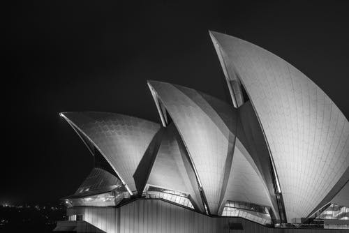悉尼歌剧院在晚上的几何立面 · 免费素材图片