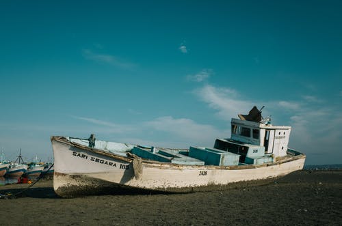 有关放弃, 海滨, 渔船的免费素材图片