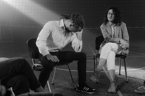 有关交叉的双腿, 人, 倾听的免费素材图片