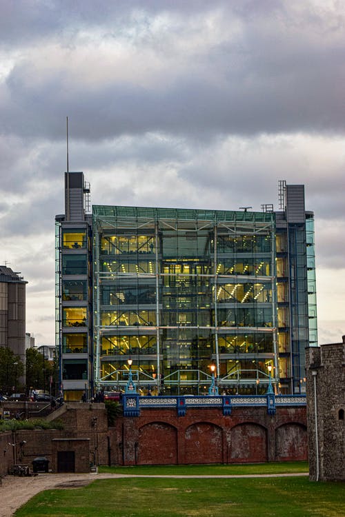 有关垂直拍摄, 坏心情, 多云的的免费素材图片