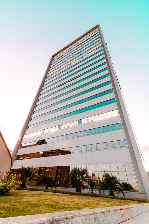 有关不动产, 从下面, 低角度的免费素材图片