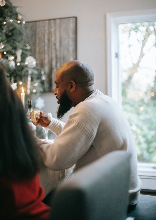 黑人吃圣诞大餐 · 免费素材图片