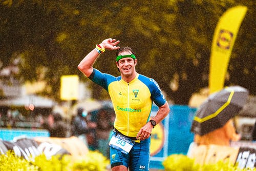 有关下雨, 人, 人种的免费素材图片