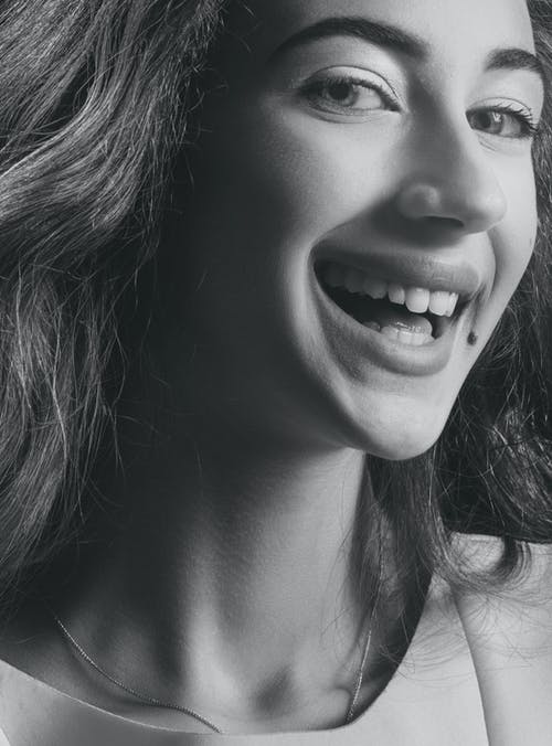 有关单色, 垂直拍摄, 女人的免费素材图片