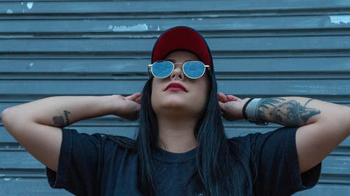 有关修理, 刺青, 墨镜的免费素材图片