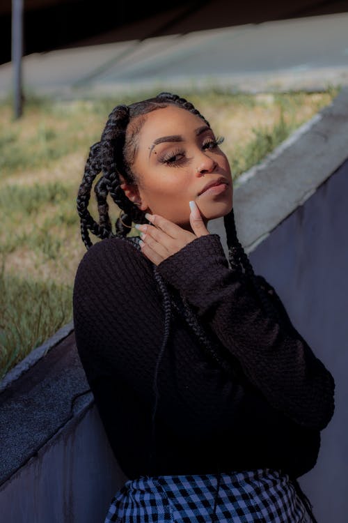 有关垂直拍摄, 年轻, 手放在脸上的免费素材图片