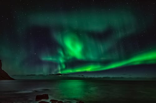 北极光在海上星空 · 免费素材图片