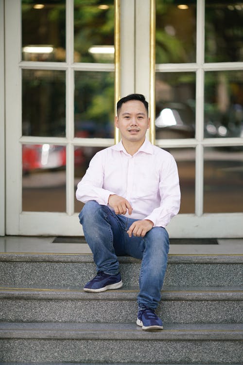 有关人, 坐, 垂直拍摄的免费素材图片