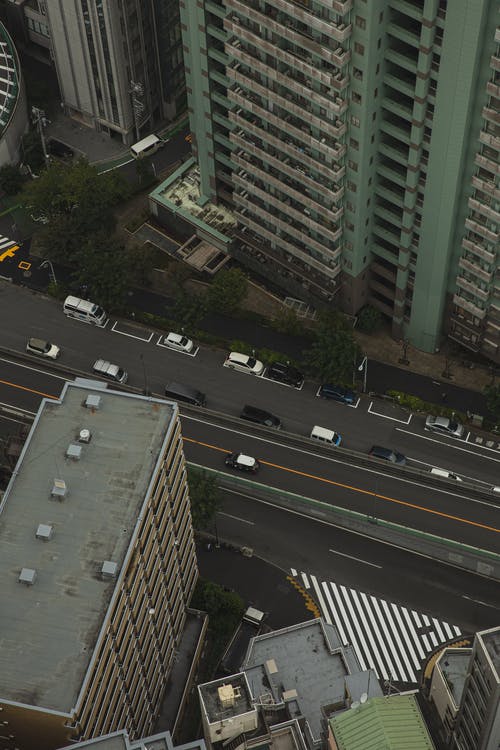 当代大都市与高楼大厦和道路 · 免费素材图片