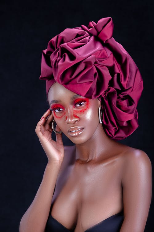 有关化妆, 双手放在脸上, 垂直拍摄的免费素材图片