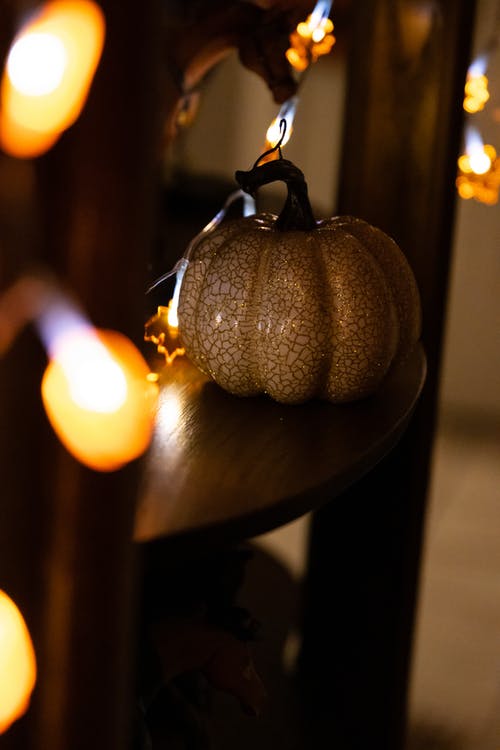 有关垂直拍摄, 室内, 灯串的免费素材图片