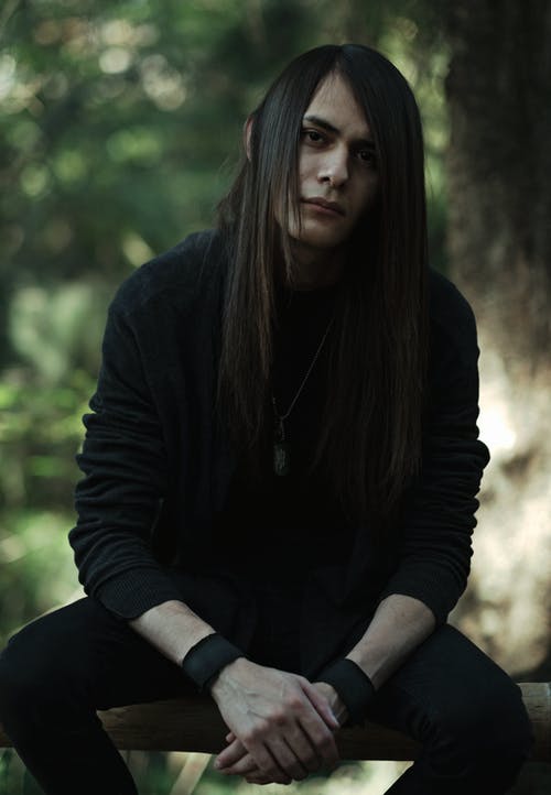 有关人, 坐, 垂直拍摄的免费素材图片