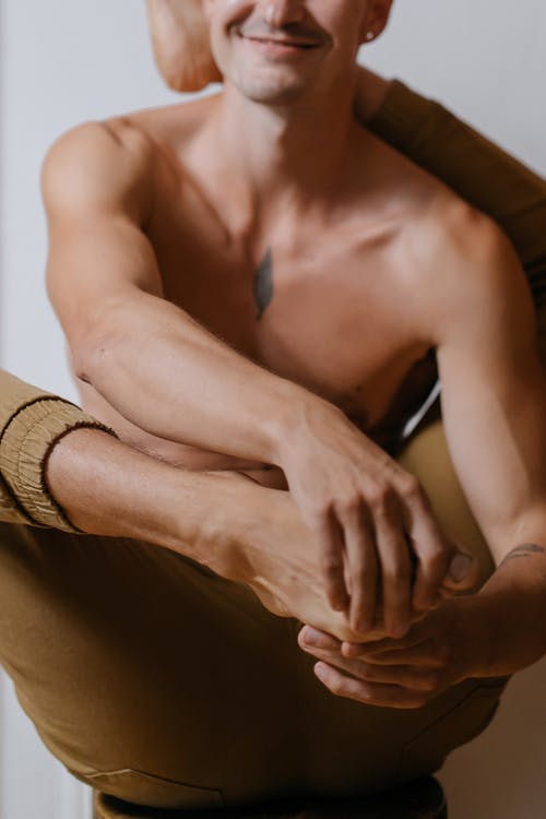 棕色长袖衬衫的人 · 免费素材图片