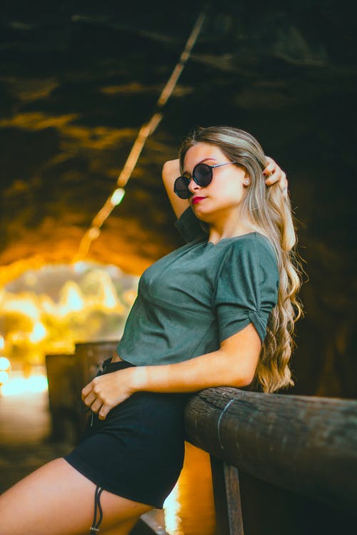 有关围栏, 垂直拍摄, 墨镜的免费素材图片