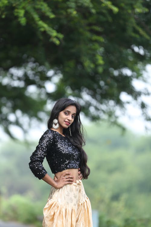 有关中空装, 垂直拍摄, 女人的免费素材图片