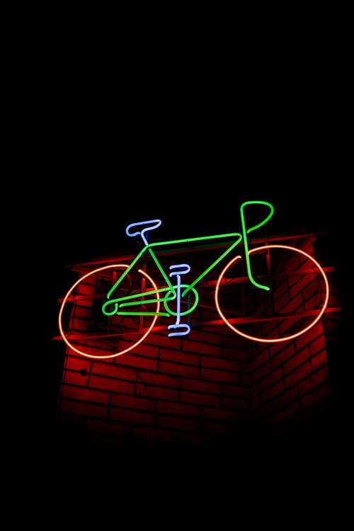 有关晚上, 自行车, 霓虹灯标牌的免费素材图片