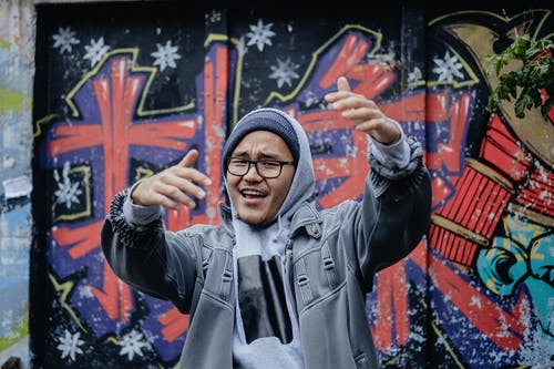 有关举起手臂, 人, 休闲的免费素材图片