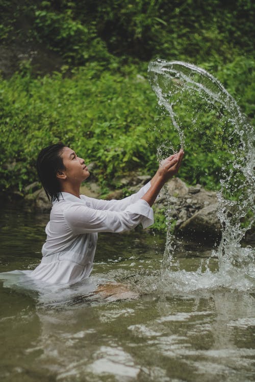 有关举起手臂, 侧面图, 内容的免费素材图片