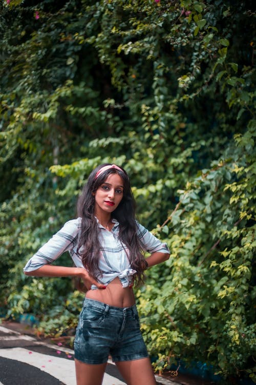 有关中空装, 人, 垂直拍摄的免费素材图片