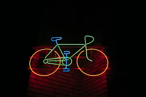 有关自行车, 霓虹灯标牌, 颜色的免费素材图片